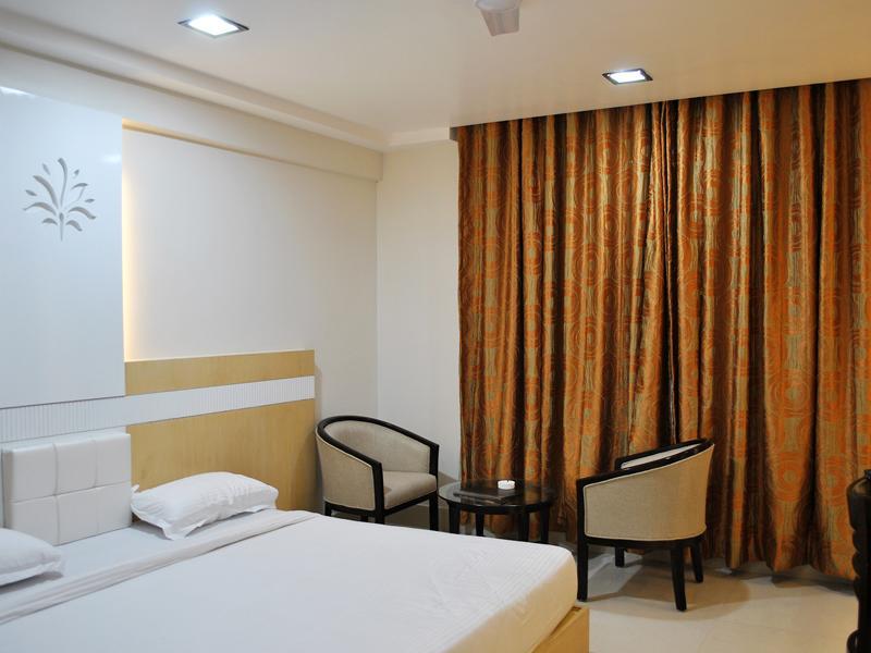 Hotel The Sapphire Grand Varanasi Exterior foto