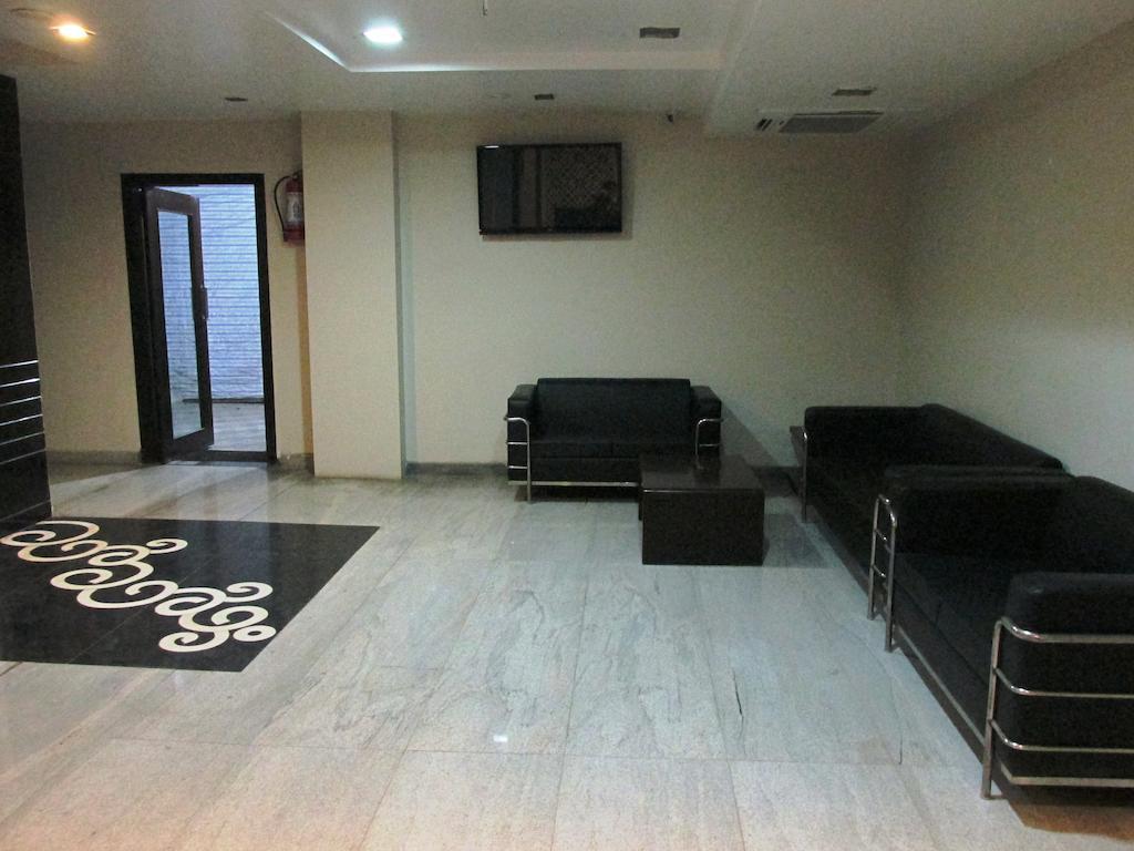 Hotel The Sapphire Grand Varanasi Exterior foto